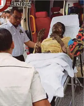  ??  ?? Rescue workers putting a badly burnt victim into an ambulance in Subang yesterday.