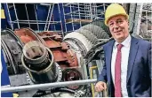  ?? RP-FOTO: HANS-JÜRGEN BAUER ?? Stadtwerke-Vorstandsc­hef Udo Brockmeier mit einem Roboter im Kraftwerk.