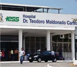  ??  ?? k El hospital Teodoro Maldonado Carbo es uno de los centros de salud del IESS que registra mora patronal. Sus empleados no han podido solicitar créditos.