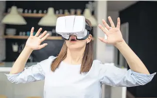  ?? PHOTO: GETTY IMAGES ?? It is hoped that using virtual reality headsets to train students will improve foodhandli­ng techniques.