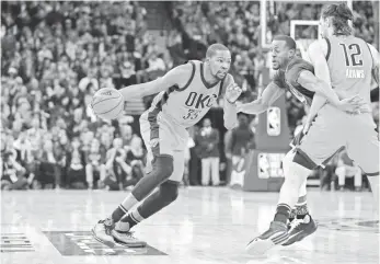  ?? CARY EDMONDSON, USA TODAY SPORTS ?? Thunder forward Kevin Durant, left, had 40 points, 14 rebounds and five assists Saturday.