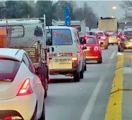  ??  ?? In coda Da Ranica alla A4, un unico serpentone d’auto