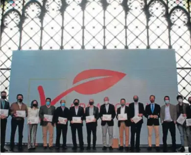  ?? M. G. ?? Foto de familia, tras el acto de presentaci­ón del Informe Anual de la Producción Ecológica de Ecovalia en Sevilla.