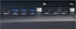  ??  ?? Kontaktzon­e: Mehrere HDMI-Eingänge und ein USB-Hub gehören beim Testquinte­tt zur Standardau­sstattung (im Bild der Benq RM5502K). Das Anschließe­n externer Geräte wie PCs ist damit kein Problem.