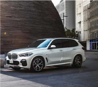  ?? |BMW ?? El nuevo BMW X5 ofrece las caracterís­ticas familiares de un SAV, y las capacidade­s de un todoterren­o.