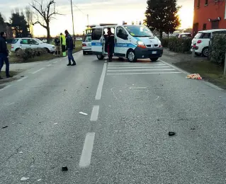  ?? L’impatto ?? Il punto esatto di via del Frullo dove il 72enne è stato travolto e ucciso da un’auto che proveniva dalla direzione opposta, l’uomo viveva poco distante