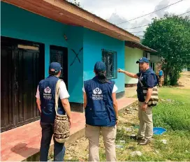  ?? FOTO DEFENSORÍA DEL PUEBLO ?? Delegados de la Defensoría visitaron las viviendas que fueron marcadas por los grupos ilegales.