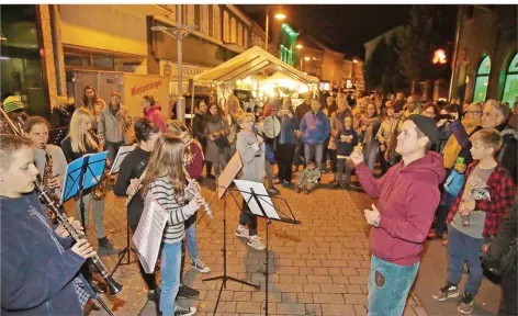  ?? FOTO: THOMAS SEEBER ?? Die Bläserklas­se 7a der Gemeinscha­ftsschule Dudweiler freute sich über zahlreiche Zuhörer.