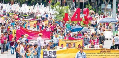  ??  ?? MOVILIZACI­ÓN. Miles de campesinos marcharon ayer sobre Paseo de la Reforma, en la Ciudad de México.