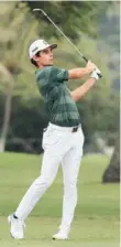  ??  ?? Q Niemann en uno de sus golpes de ayer en el Sony Open.