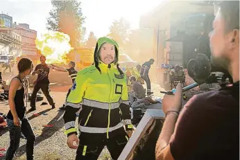  ?? Foto: Adam Hříbal ?? Akční film pro záchranku Tanečník Marek Zelinka prochází ve spotu režiséra Víta Klusáka velmi akční záchranářs­kou misí.