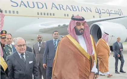  ?? EFE ?? Príncipe heredero. El canciller Faurie recibe ayer a Mohamed bin Salman en el aeropuerto de Ezeiza.