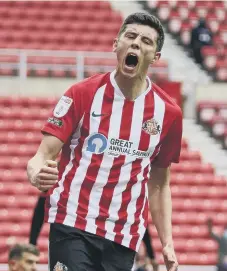  ??  ?? Sunderland striker Ross Stewart celebrates his goal.