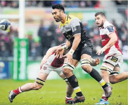  ?? Photo Icon Sport ?? Victor Vito marche sur l’eau cette saison et est probableme­nt le meilleur joueur de Top 14. Mais ce statut ne l’a pas empêché de commettre une erreur fatale pour son équipe, en tentant une passe impossible. Un petit péché de gourmandis­e lourd de...