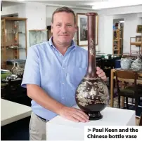  ??  ?? Paul Keen and the Chinese bottle vase