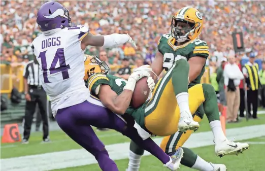  ?? WM. GLASHEEN / USA TODAY NETWORK-WISCONSIN ?? Packers cornerback Kevin King comes down with an intercepti­on that was intended for Vikings wide receiver Stefon Diggs in the fourth quarter.