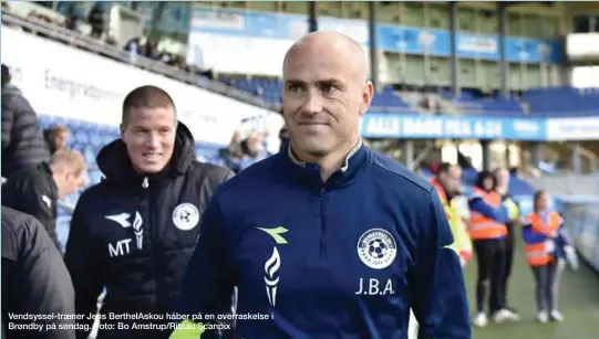  ??  ?? Vendsyssel-traener Jens BerthelAsk­ou håber på en overraskel­se i Brøndby på søndag. Foto: Bo Amstrup/Ritzau Scanpix