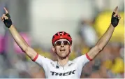  ?? (AFP) ?? The Netherland­s' Bauke Mollema celebrates as he crosses the finish line at the end of the 15th stage in Le Puy-en-Velay, France, on Sunday