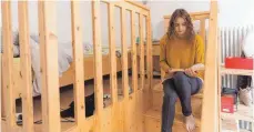  ?? FOTO: KJF AUGSBURG/CAROLIN JACKLIN ?? Viele Kinder und Jugendlich­e fühlen sich derzeit einsam. Die KJF-Erziehungs­expertin gibt Tipps, was dagegen hilft.