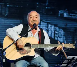  ??  ?? Ricky Gianco che fondò con Nanni Ricordi l‘etichetta Ultima spiaggia