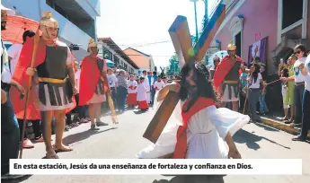  ??  ?? En esta estación, Jesús da una enseñanza de fortaleza y confianza en Dios.