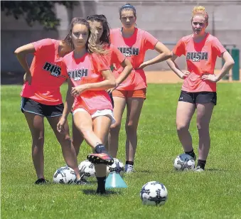  ?? GREG SORBER/JOURNAL ?? Brianna Martinez of the New Mexico Girls ’00 U18 team participat­es in drills with her teammates Thursday before competing in regional tournament competitio­n Monday.