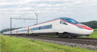  ?? FOTO: SBB CFF FFS /FRANÇOIS GRIBI ?? Der Schweizer Hochgeschw­indigkeits­zug ETR 610, der mittels Neigetechn­ik mit bis zu 160 Stundenkil­ometern schnell durch Kurven fahren kann, soll ab Dezember 2020 mehrfach täglich auf der dann ausgebaute­n Strecke von Lindau nach München fahren – aber er...