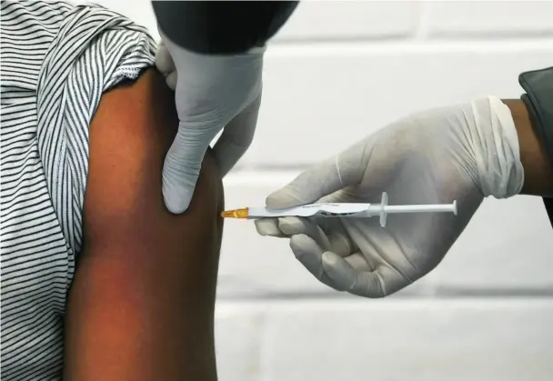  ?? AP ?? Las vacunas en África se gestionan principalm­ente a través del mecanismo Covax