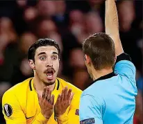  ?? REUTERS ?? I don’t believe it: red card for Vrsaljko