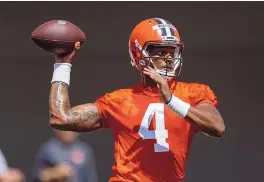  ?? RON SCHWANE/ASSOCIATED PRESS ?? Cleveland Browns quarterbac­k Deshaun Watson throws a pass during an NFL football practice at FirstEnerg­y Stadium on June 16 in Cleveland. One of his accusers has filed a lawsuit against the Houston Texans.