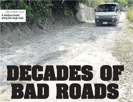  ?? OKOYE HENRY PHOTO ?? A minibus travels along the rough road.