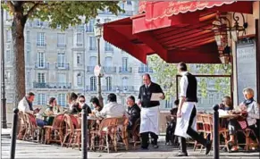  ?? ARCHAMBAUL­T/AFP CHRISTOPHE ?? People have lunch at the terrasse of a restaurant in Paris in October 2016.