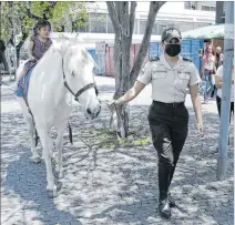  ?? HENRY LAPO / EXPRESO ?? Equinos. Los niños podrán subirse a los caballos de la policía montada.