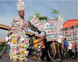  ??  ?? A man displays posters as part of an awarenees campaign for ‘Swachchh Bharat — Swasth Bharat’ in Jabalpur on Sunday. — PTI