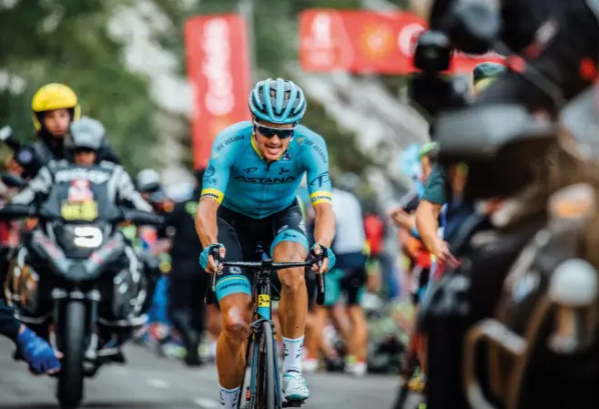  ??  ?? The Dane in Spain: Fuglsang takes victory on stage 16 of the 2019 Vuelta at Alto de la Cubilla