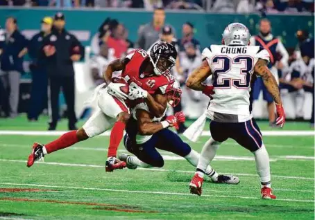  ?? AFP ?? With the Atlanta Falcons leading 28-3, the New England Patriots stepped up and scored 31 unanswered points in the biggest comeback in the championsh­ip game in NFL. The outcome was seen as an outstandin­g example of resilience.