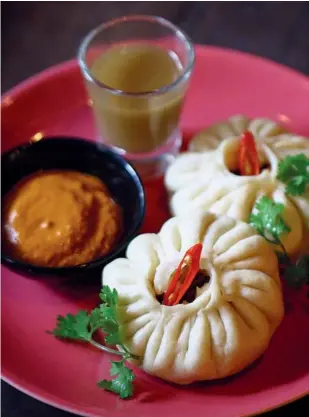  ??  ?? KHEEMA BAO AT MONKEY BAR, IN BANGALORE ( ABOVE); NEW AGE VERSION OF TIRAMISU AT BANGALORE’S CAPERBERRY ( BELOW)