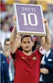  ??  ?? Storia Francesco Totti ha debuttato con la Roma a 16 anni e 6 mesi (Ansa)