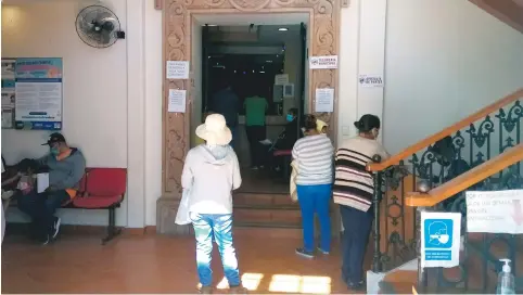  ?? FOTOS/RAÚL ALVARADO ?? Al interior
de la presidenci­a municipal se respete protocolo de salud.