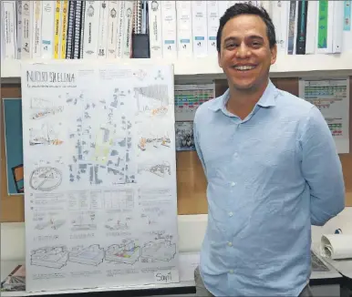  ??  ?? El maestro Jorge Alberto Bolio Rojas, director de la Escuela de Arquitectu­ra y Diseño de la Universida­d Marista, en la entrevista con el Diario