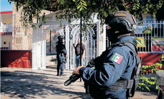  ?? IVÁN MEDINA EL SOL DE SINALOA ?? Escuelas de
Culiacán lucieron vacías, pese al operativo de seguridad para el regreso a clases