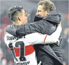  ?? FOTO: IMAGO ?? Erik Thommy (li.) und Markus Weinzierl jubelten bereits beim FCA.