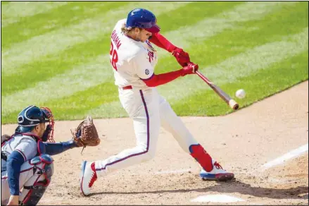  ??  ?? Philadelph­ia Phillies Alec Bohm (28) hits an RBI single during the eighth inning of a baseball game against the Atlanta Braves, on April 4, in Philadelph­ia. (AP)