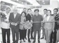  ??  ?? Quezon City Mayor Herbert Bautista (fifth from left) led the re-launching of “BizTech” Business Technology Center and Negosyo Center at the fourth level of Ali Mall in Cubao on Monday, Nov. 5, 2018.