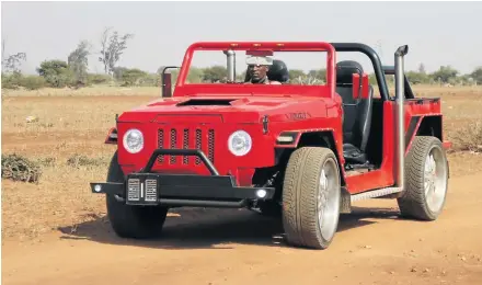  ?? PHOTOS ANTONIO M U C H AV E ?? Nkamo Mowa shows off the vehicle he designed and built in Mashite, GaMphahlel­e. The project took him five months to complete. /