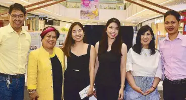  ??  ?? At the Batitbot exhibit launch at SM Aura Premier are former DSWD Secretary Dinky Soliman with Interior Design Program chairperso­n architect Larry Carandang, student heads Francesca Juliano and Jenn Gongora, SM SVP for marketing communicat­ions group Millie Dizon, and Prof. and interior designer Randy Pabona.