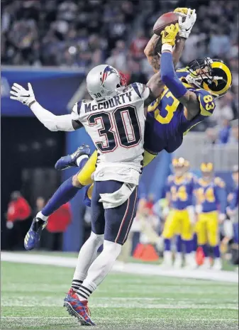  ?? [CHUCK BURTON/THE ASSOCIATED PRESS] ?? The Patriots’ Jason Mccourty breaks up a pass intended for the Rams’ Josh Reynolds during the first half.