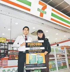  ??  ?? Ronan (left) and June are seen posing with 7-Eleven’s latest campaign, #ReloadAndD­ownload.