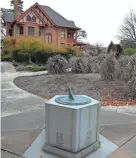  ?? RICK WOOD / MILWAUKEE JOURNAL SENTINEL ?? The Gold Star Mothers memorial in the Allen Centennial Garden in Madison is a decorative sundial on a stone pedestal that was dedicated on Nov. 11, 1935, exactly 17 years after World War I ended.