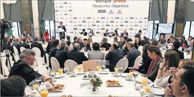  ??  ?? SECRETARIO DE ESTADO. José Ramón Lete se dirige a los asistentes a los Desayunos de Europa Press en el Hotel Interconti­nental de Madrid.